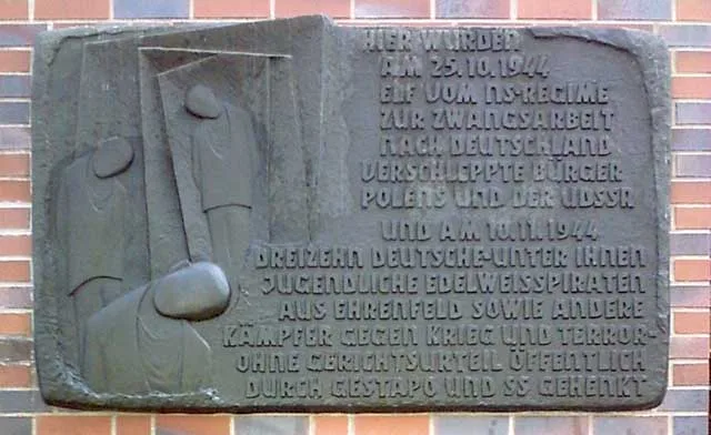 Gedenktafel in Köln-Ehrenfeld für die am 25. Oktober und 10. November 1944 von Gestapo und SS öffentlich Hingerichteten
